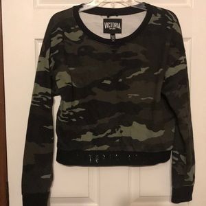Women’s camo crop top